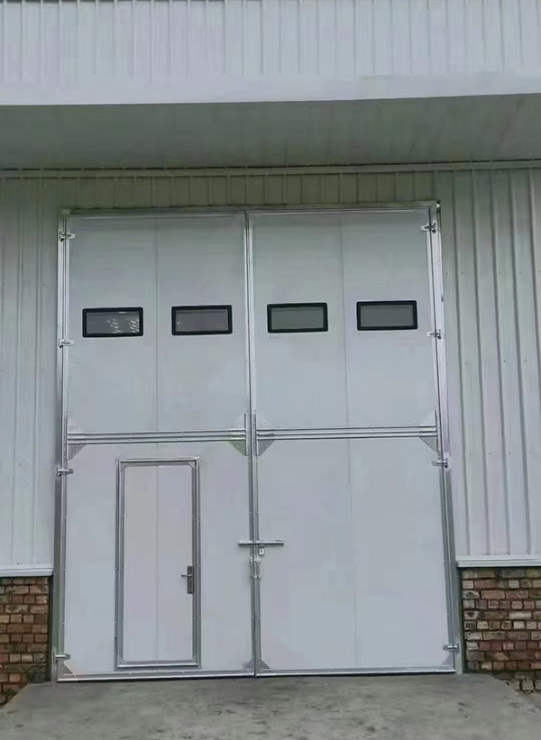 舟曲工业门在设备装配车间出入口的实施记录